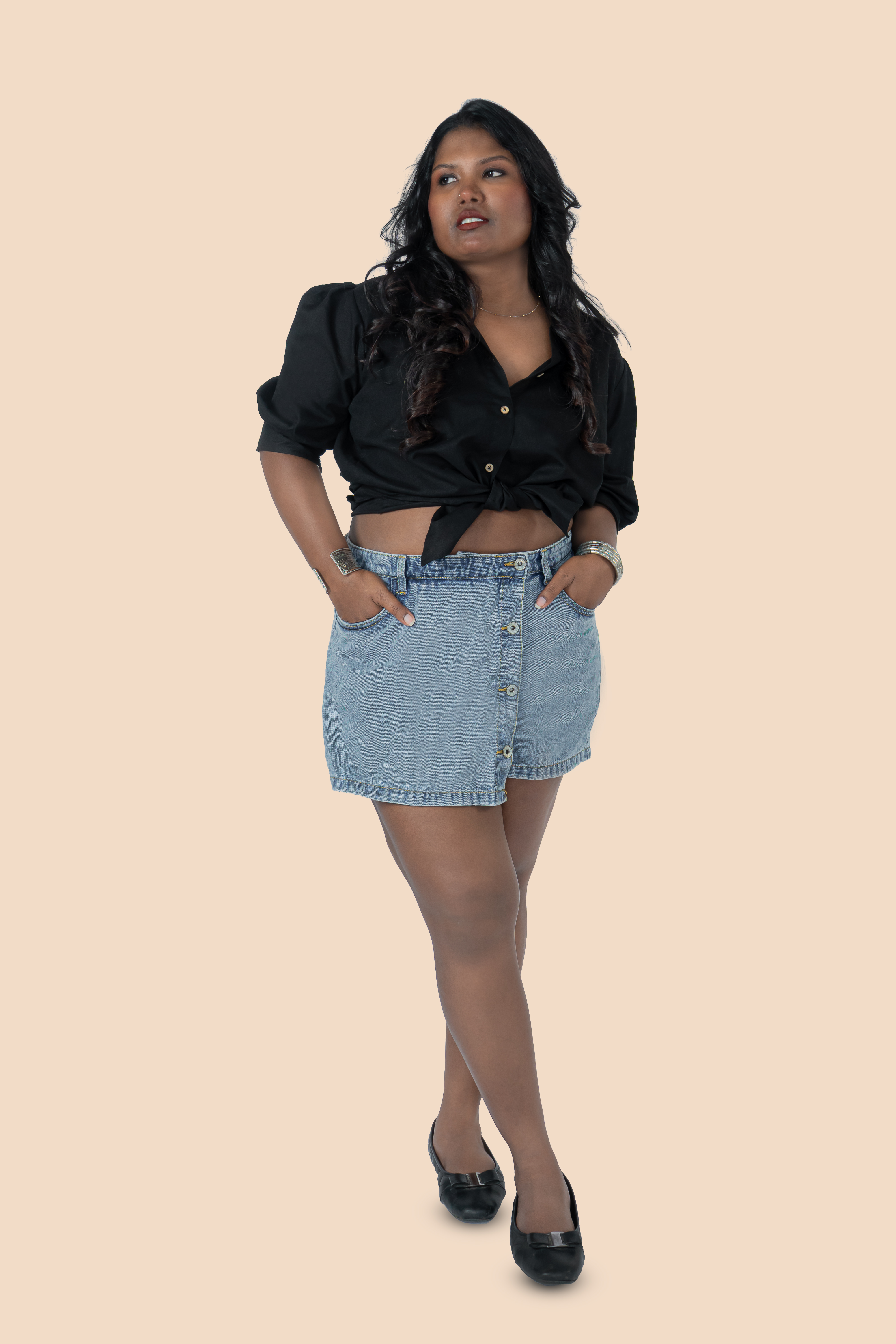 Linen Puff Sleeve Shirt – Black, styled view